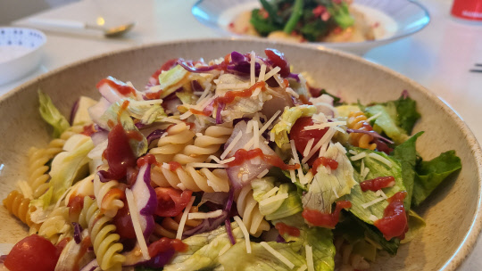 빙그레X프레시지 야채타임 샐러드 파스타.    김아름 기자